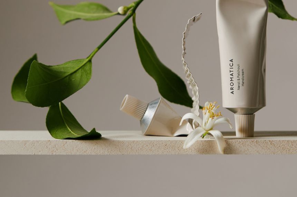 skincare-kbeauty-glowtime-aromatica embrace hand cream neroli and patchouli